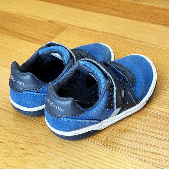 Stride Rite Blue Thompson Toddler Sneaker - Picture 3 of 4